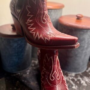 Ariat Red Leather Dixon Queen of Hearts Western Ankle Booties